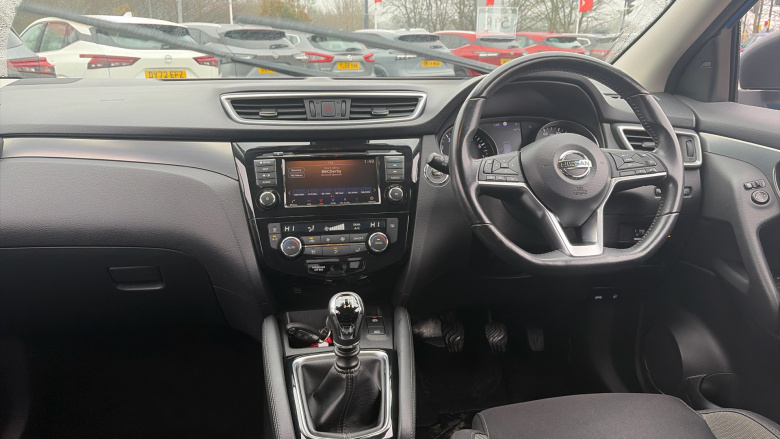 Nissan Qashqai 1.3 DiG-T N-Connecta 5dr Petrol Hatchback